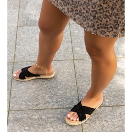 Schwarze, durchbrochene Hausschuhe von Awet 2