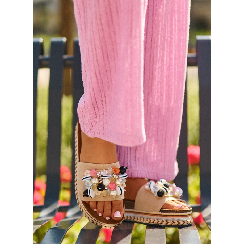 Damen-Flip-Flops auf der Plattform mit Dekorationen S.Barski HY077 Beige 1