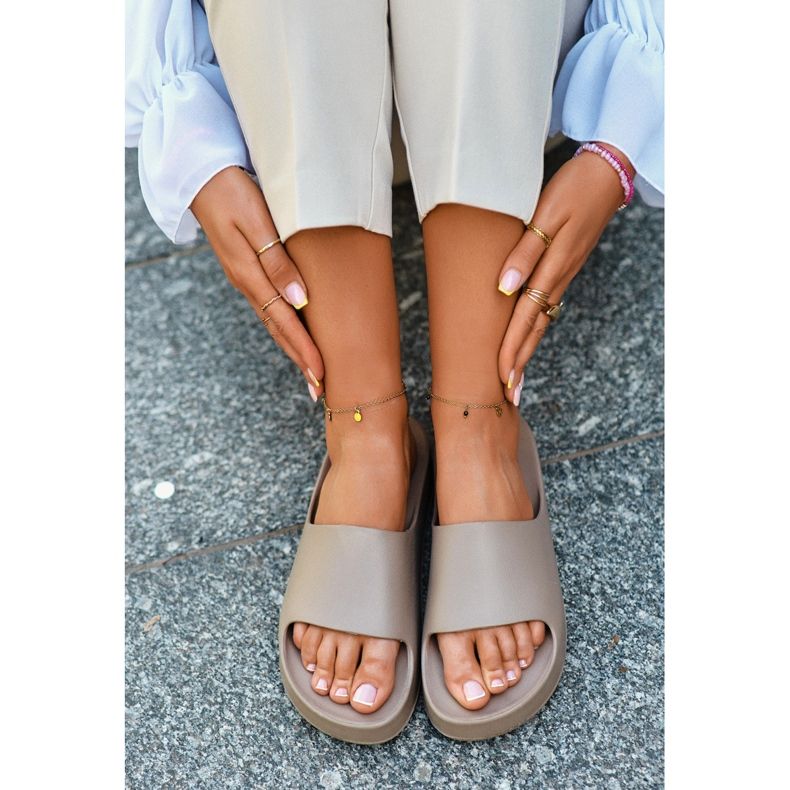 Braune Airaplea-Foam-Plateau-Flip-Flops für Damen beige 2