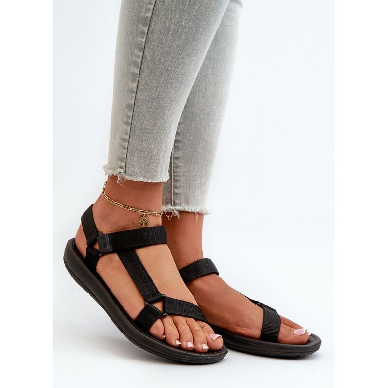 Damen-Sportsandalen mit Klettverschluss in Schwarz von Vilari 1