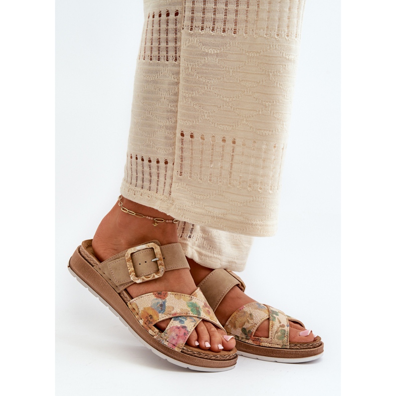 Bequeme Damen-Flip-Flops mit Blumenschnalle Inblu GS000051 Braun 1