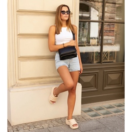 Beigefarbene, massive Amina-Flip-Flops 1