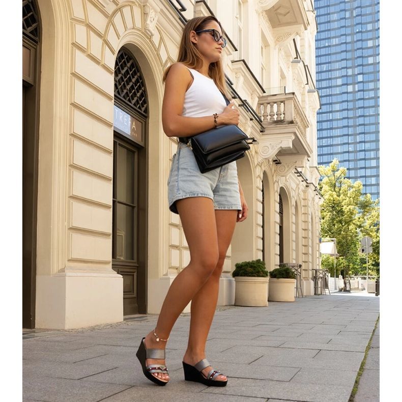 Dunkelgraue metallische Raja-Keilpantoletten 2