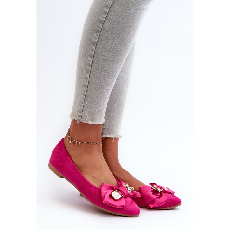 Damen-Ballerinas aus Öko-Wildleder mit Schleife und Brosche, Fuchsia Satris rosa 1