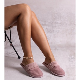 Rosa Hausschuhe, verziert mit Sira-Garn 1