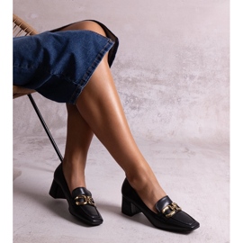 Schwarze Pumps mit eckiger Spitze von Alhena 1