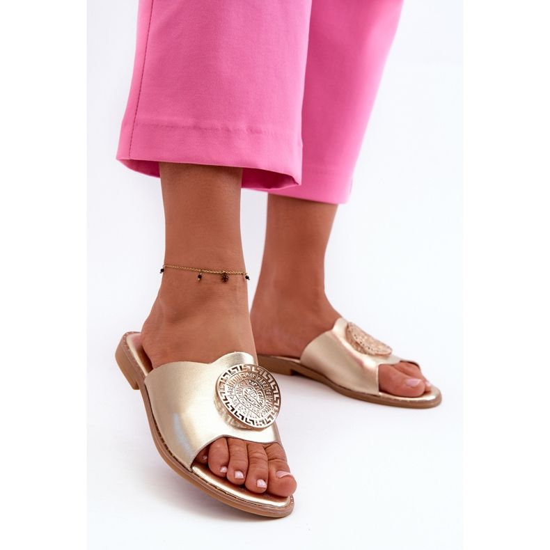 Damen-Flip-Flops mit flachem Absatz und goldener Rivashea-Verzierung 2