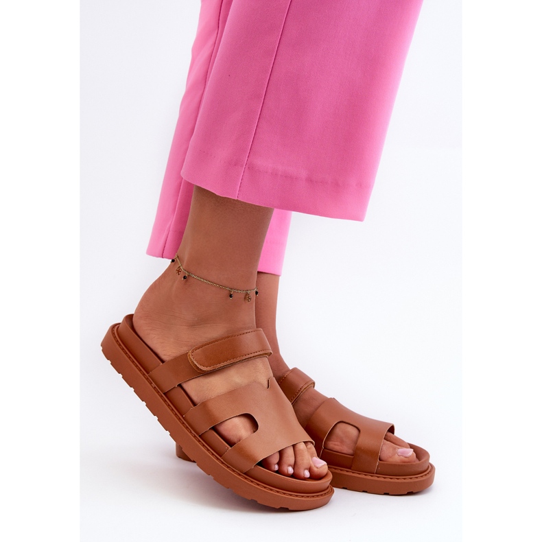 Damen-Flip-Flops aus Öko-Leder mit Klettverschluss Camel Silaka braun 1