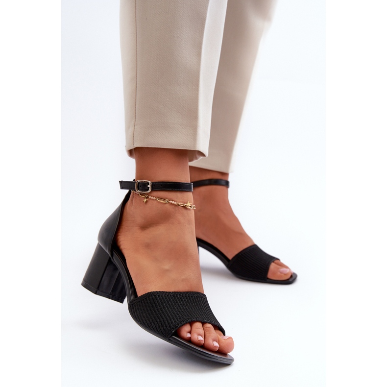 Damensandalen mit hohem Absatz in Schwarz von Desvia 2