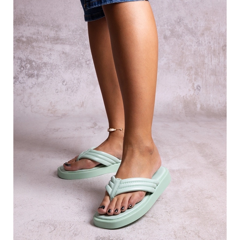Grüne flache Shishal-Flip-Flops 1