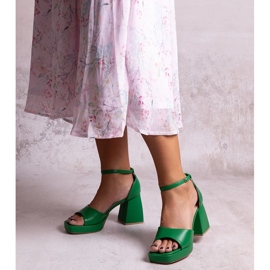 Grüne Sandaletten mit hohen Absätzen von Vesna 1