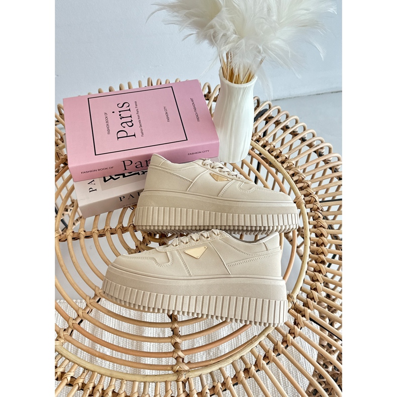 Beigefarbene Chrisstin Damen-Sneaker aus Öko-Leder auf einer massiven Plattform 1