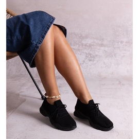 Schwarze Stoffsneaker von Madi 1