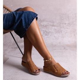 Braune, perforierte Marouna-Pantoletten 1