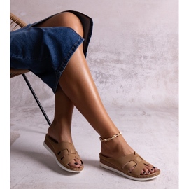 Braune leichte Pantoletten mit niedrigem Keilabsatz von Mifsuda 1