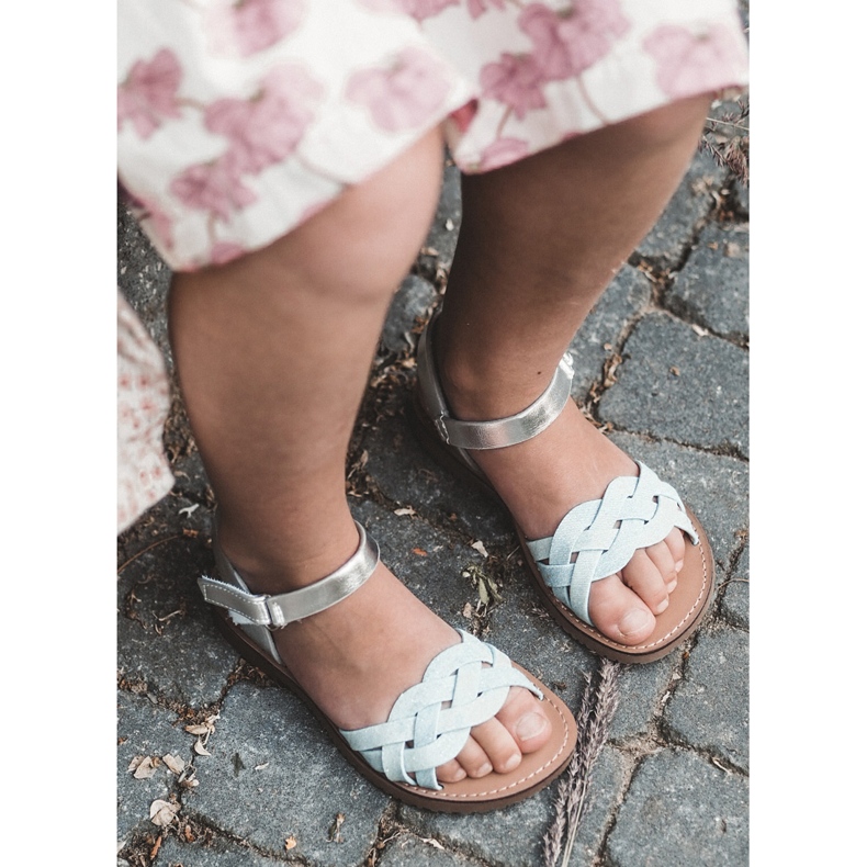 Blaue Kindersandalen mit Klettverschluss und verflochtenen Riemen 5