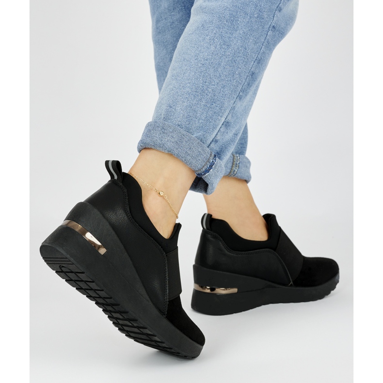 Schwarze Damen-Sneaker mit Keilabsatz 1