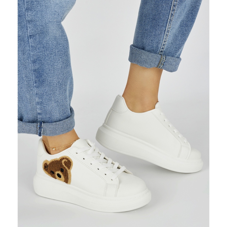 Weiße Damen-Sportschuhe mit Teddybär 2