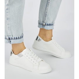 Klassischer Sportschuh für Damen weiß 2