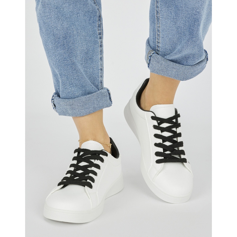 Weiße Damen-Sportschuhe 1