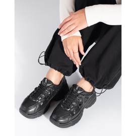 Schwarze Sneaker mit dicker Sohle 1