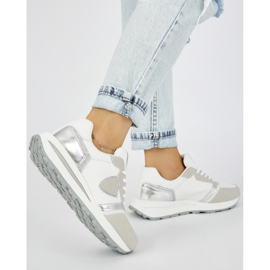 Weiße Sportschuhe für Damen 2