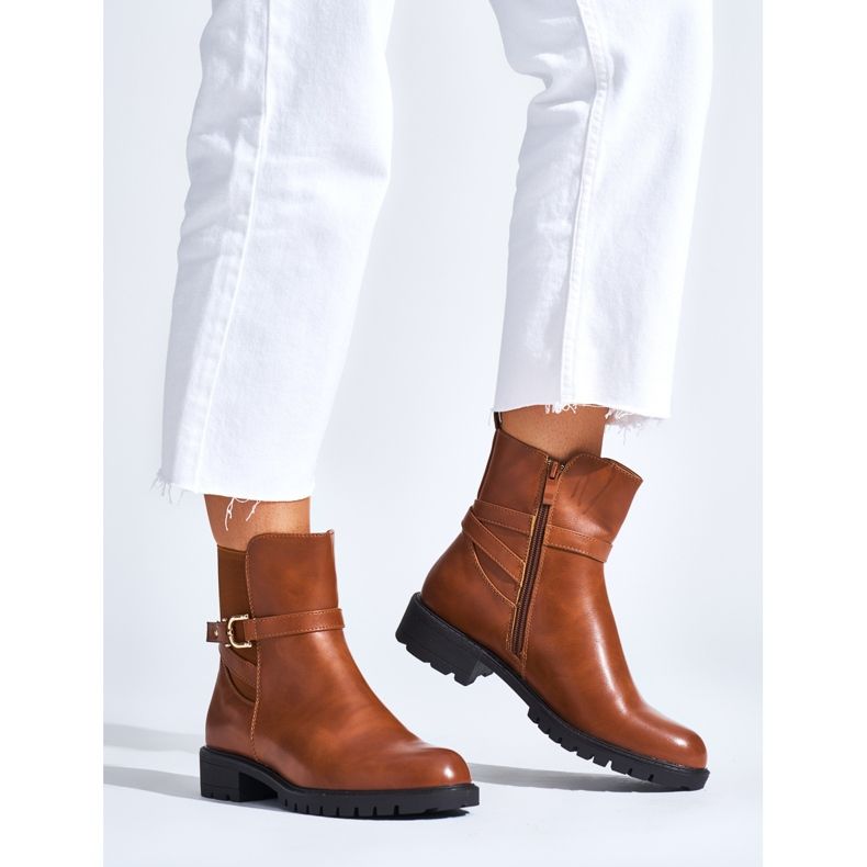 Braune Damenstiefeletten mit dekorativer Schnalle 1