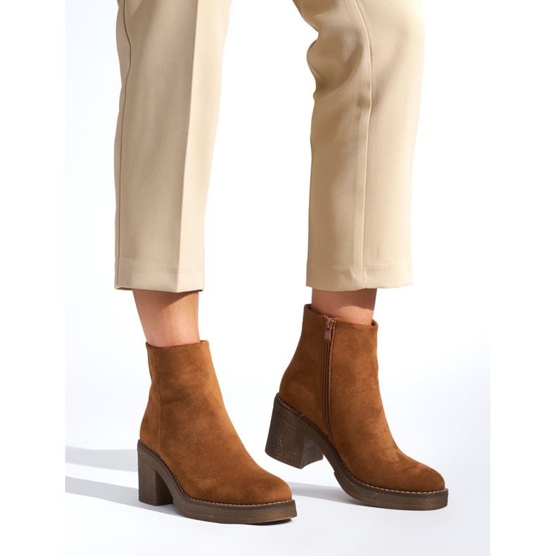 Braune Damenstiefeletten 1