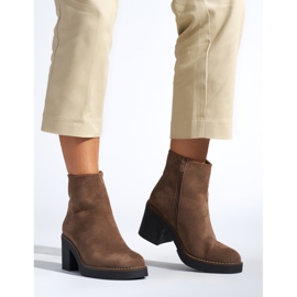 Braune Damenstiefeletten 1