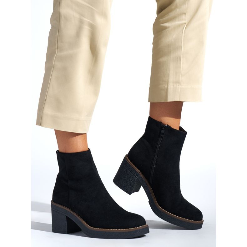 Schwarze Damenstiefeletten 1