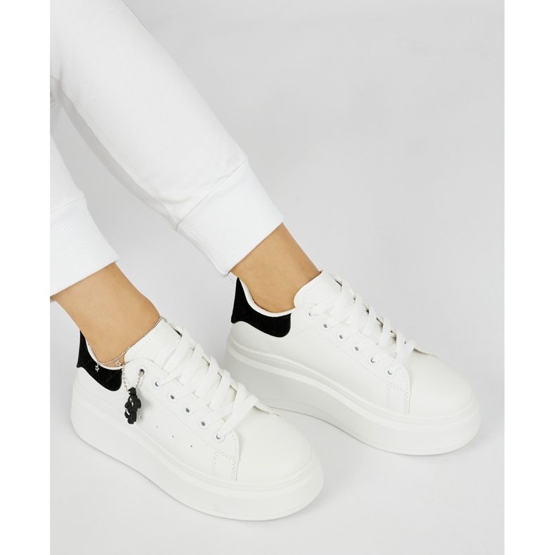 Weiße Damen-Sportschuhe 2