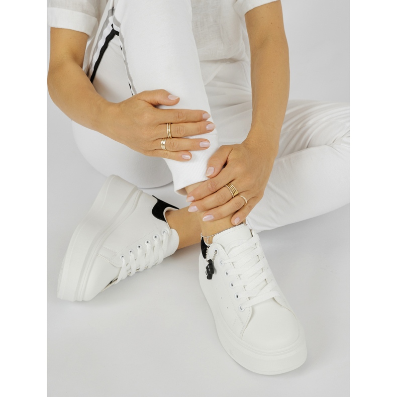 Weiße Damen-Sportschuhe 1