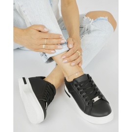 Schwarze Sportschuhe für Damen 1