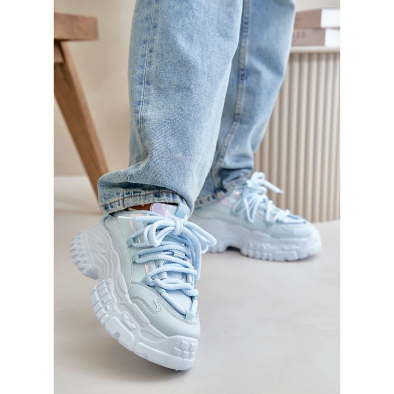 Blaue Damen-Sneakers auf einer massiven Sohle Nevela 2