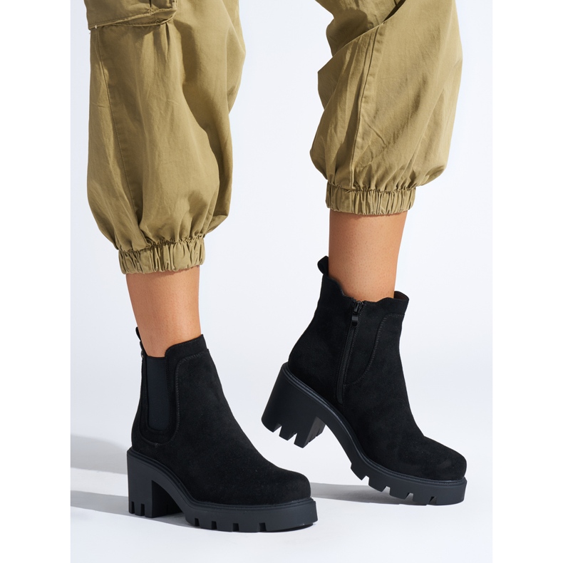 Schwarze Damenstiefeletten 1