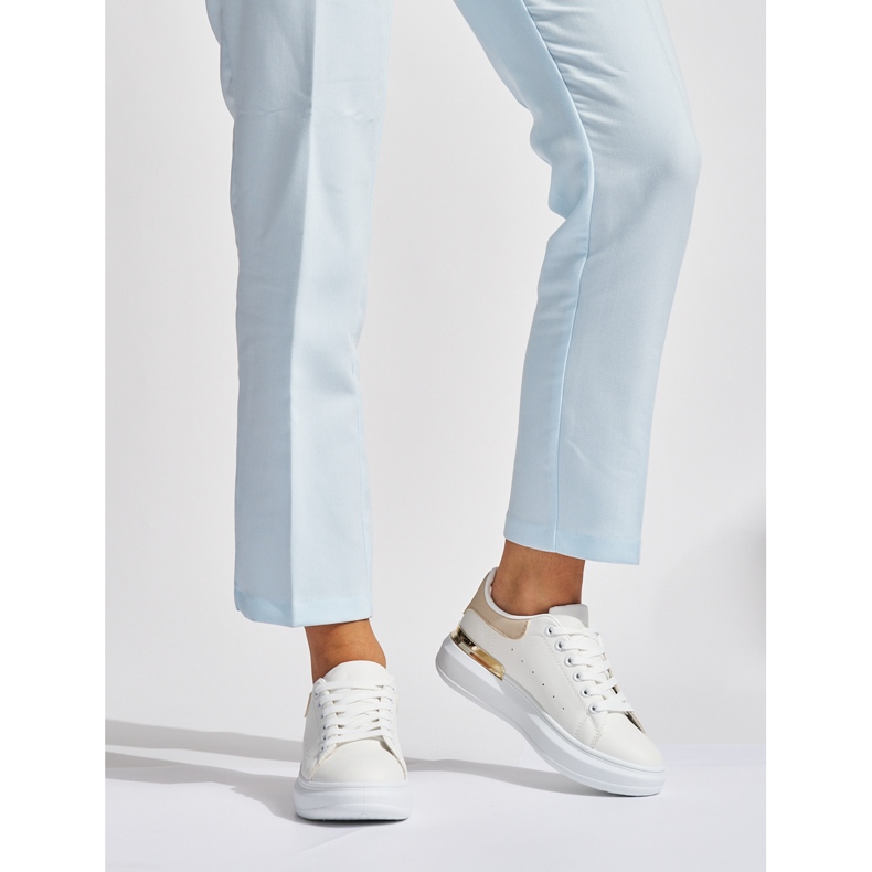 Weiße klassische Sportschuhe 1