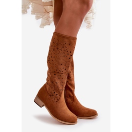 Durchbrochene Damenstiefel mit niedrigem Absatz, Öko-Wildleder, mit Reißverschluss, Kamelorchidee braun 1