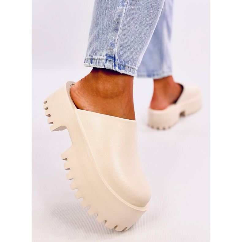 Ernest Beige Schaumstoff-Clogs 1