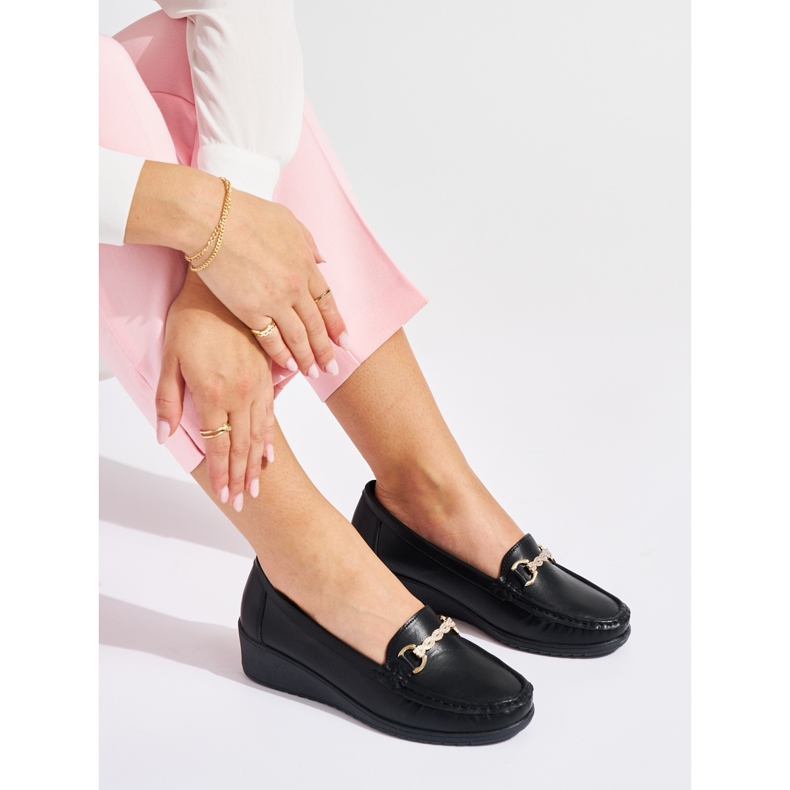 Schwarze Damen-Loafer mit Keilabsatz und Goldverzierung 2