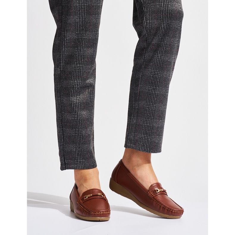 Braune Damenmokassins mit Verzierung 2