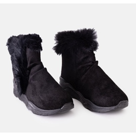 Schwarze isolierte Sneakers mit Lara-Wedges 1