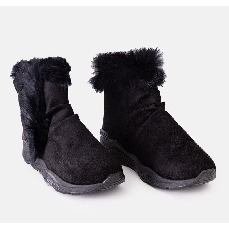 Schwarze isolierte Sneakers mit Lara-Wedges 1