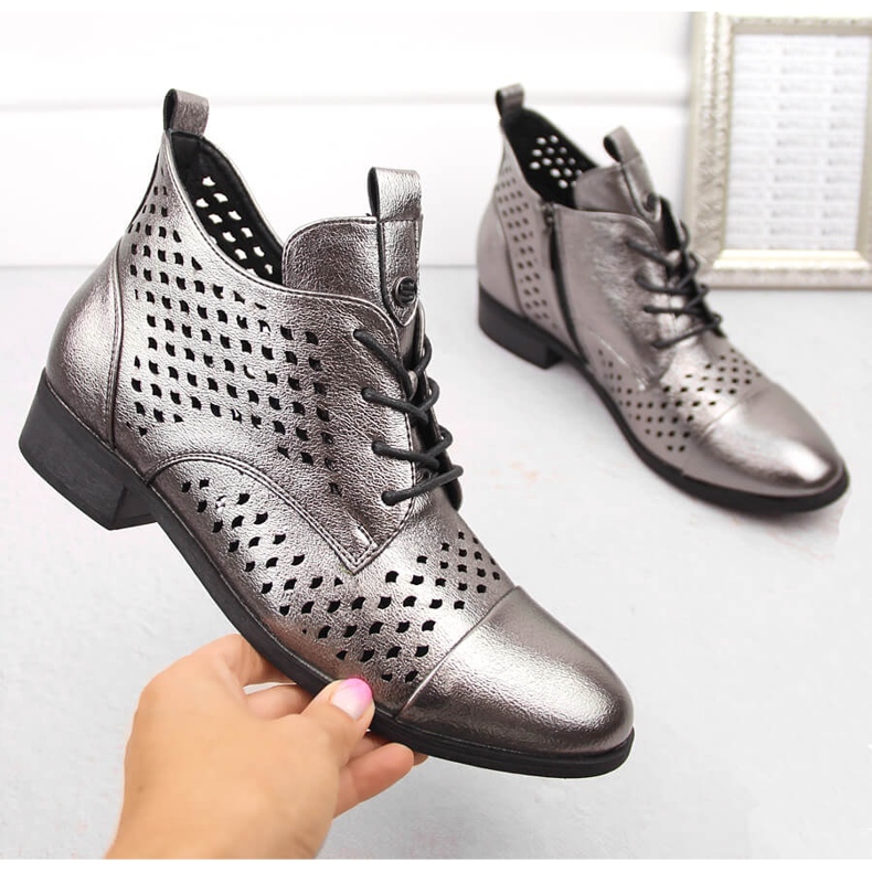 Silberne durchbrochene Damenstiefeletten Potocki SZ12091 silber- 1