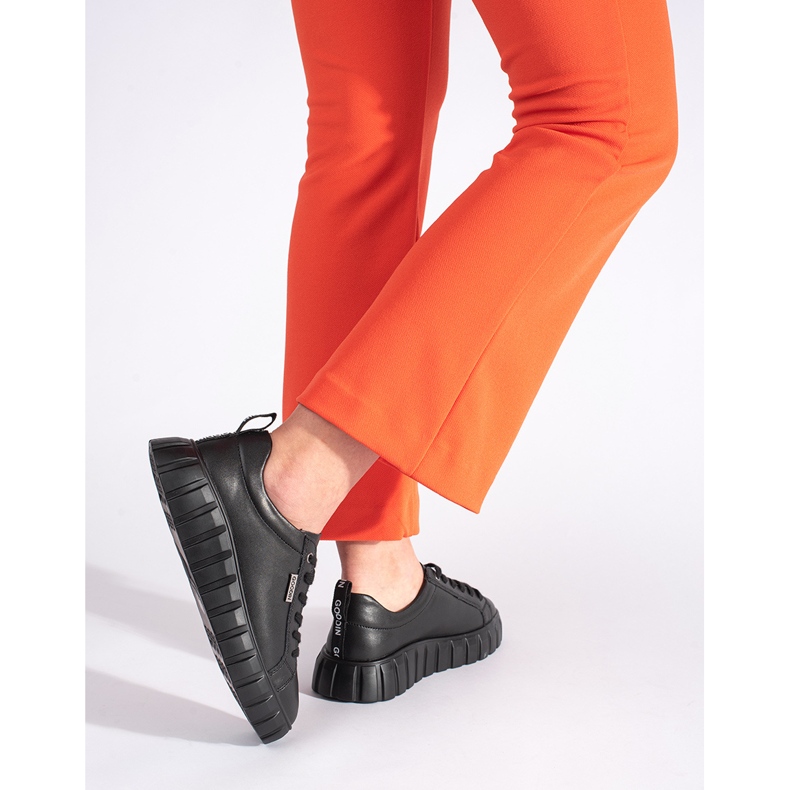 Schwarze Plateauschuhe aus Leder 1