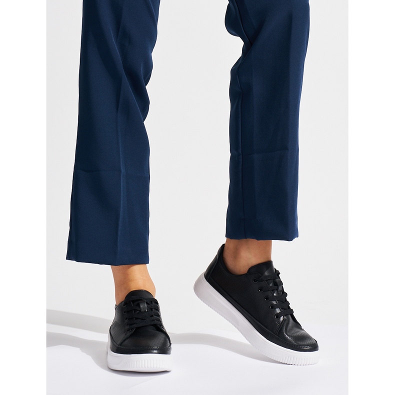 Durchbrochene schwarze Ledersneaker von Sergio Leone 2