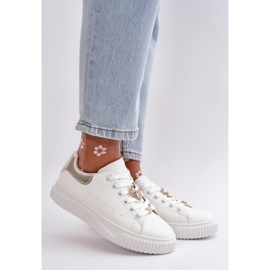 Niedrige Sneaker aus Öko-Leder mit weißen und silbernen Cillione-Pins 1