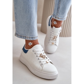 Low-Top-Sneaker aus Öko-Leder mit weißen und blauen Cillione-Pins 7