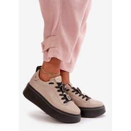 Damen-Ledersneaker mit Pins auf der CheBello 4596-Plattform Beige 1