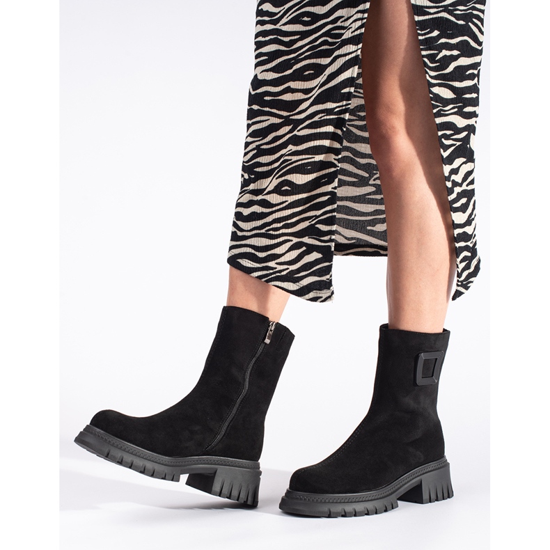 Schwarze Damenstiefel mit dicker Sohle 2