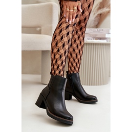 Isolierte Damenstiefel mit hohem Absatz aus Öko-Leder in Schwarz von Irittes 2
